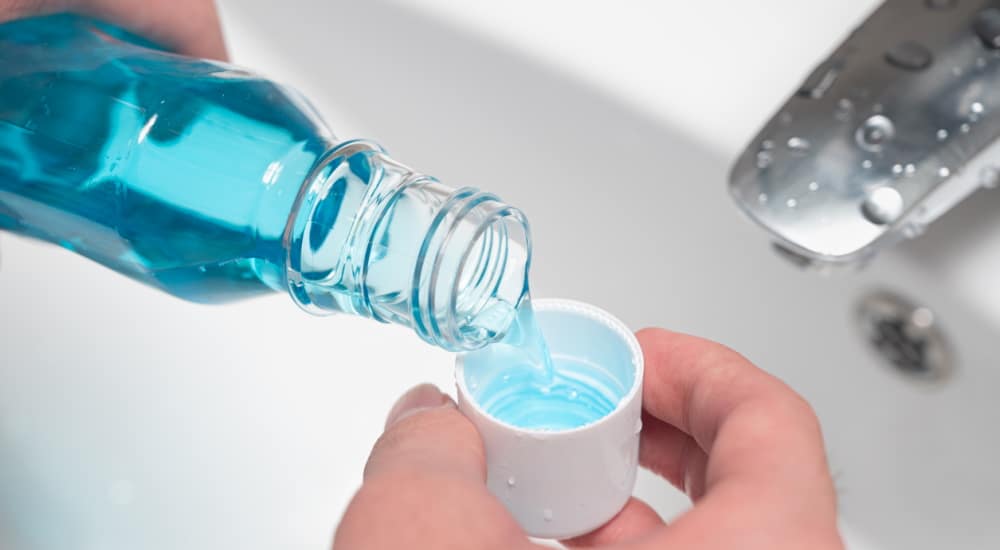 Pourquoi choisir un bain de bouche sans alcool ? Image