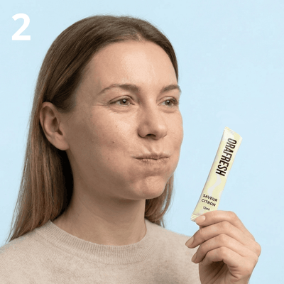2. Versez en bouche, agitez 30 secondes